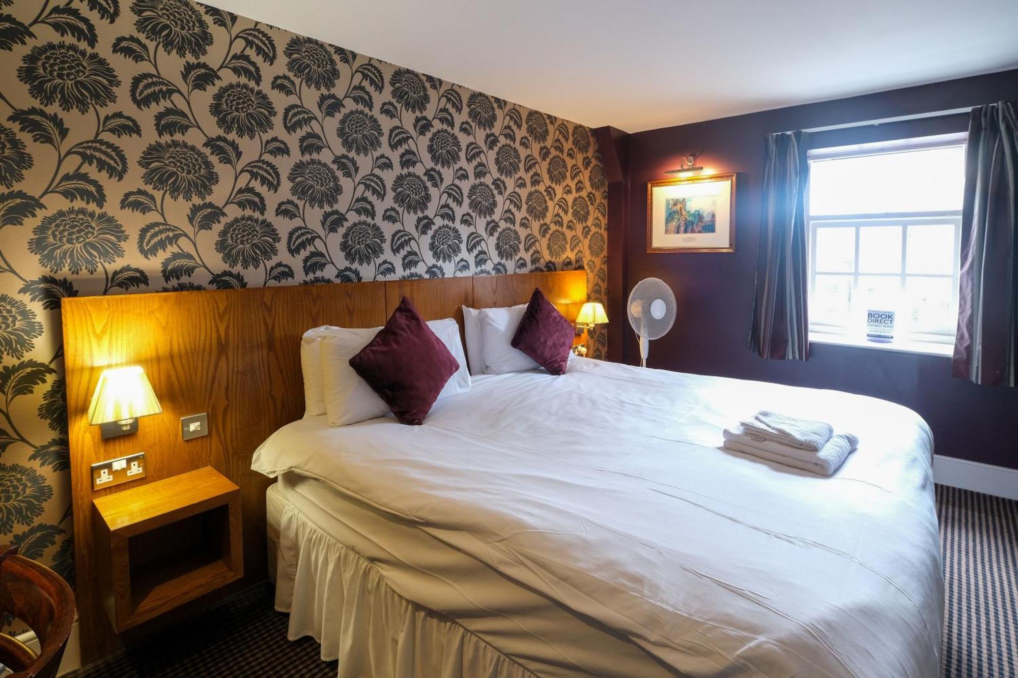 The Unicorn Hotel Wetherspoon ريبون المظهر الخارجي الصورة