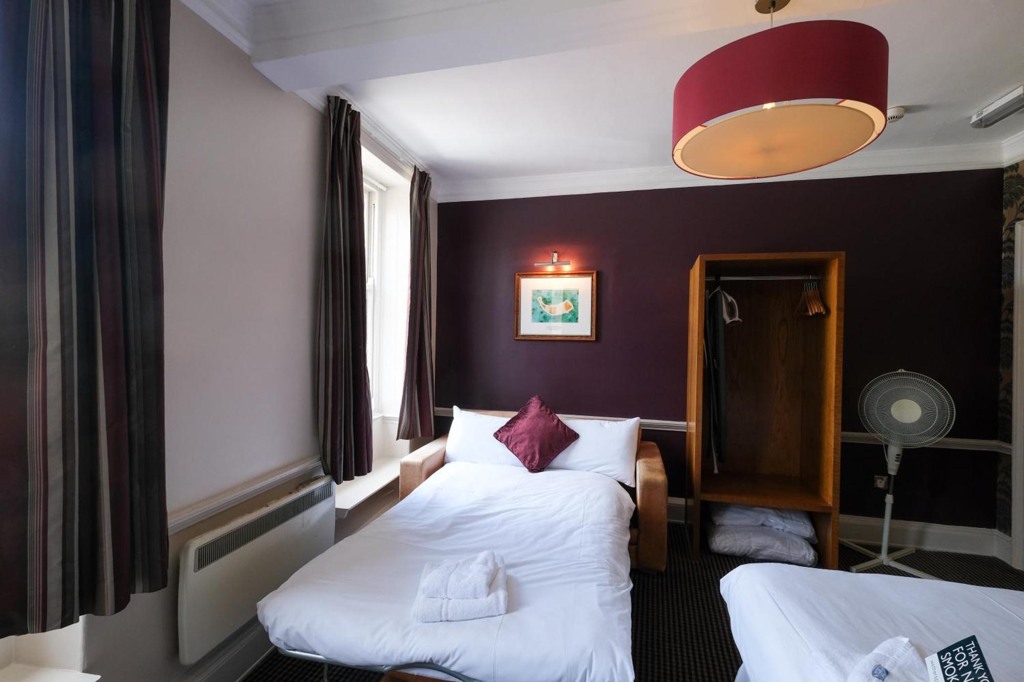 The Unicorn Hotel Wetherspoon ريبون المظهر الخارجي الصورة
