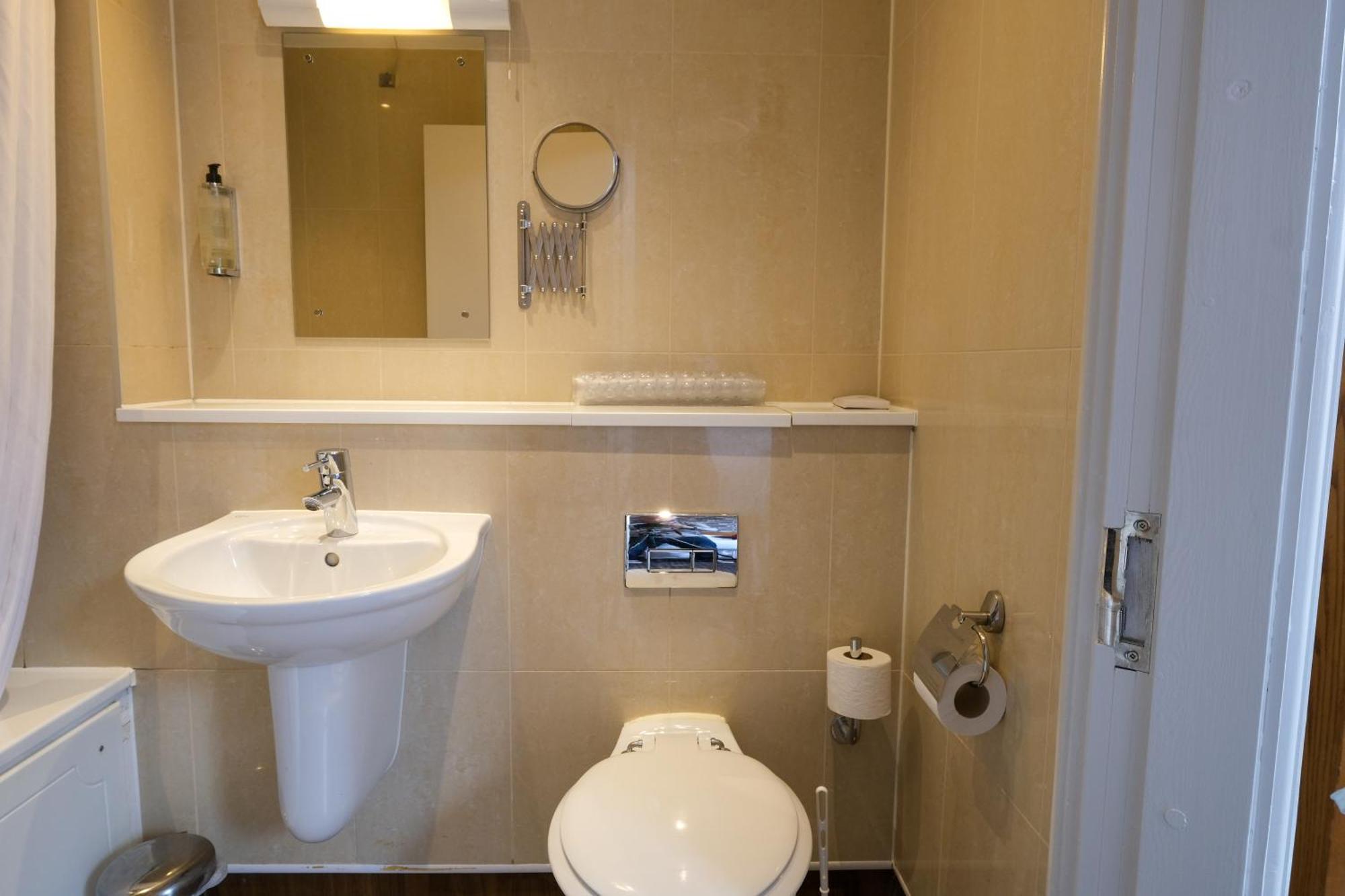 The Unicorn Hotel Wetherspoon ريبون المظهر الخارجي الصورة