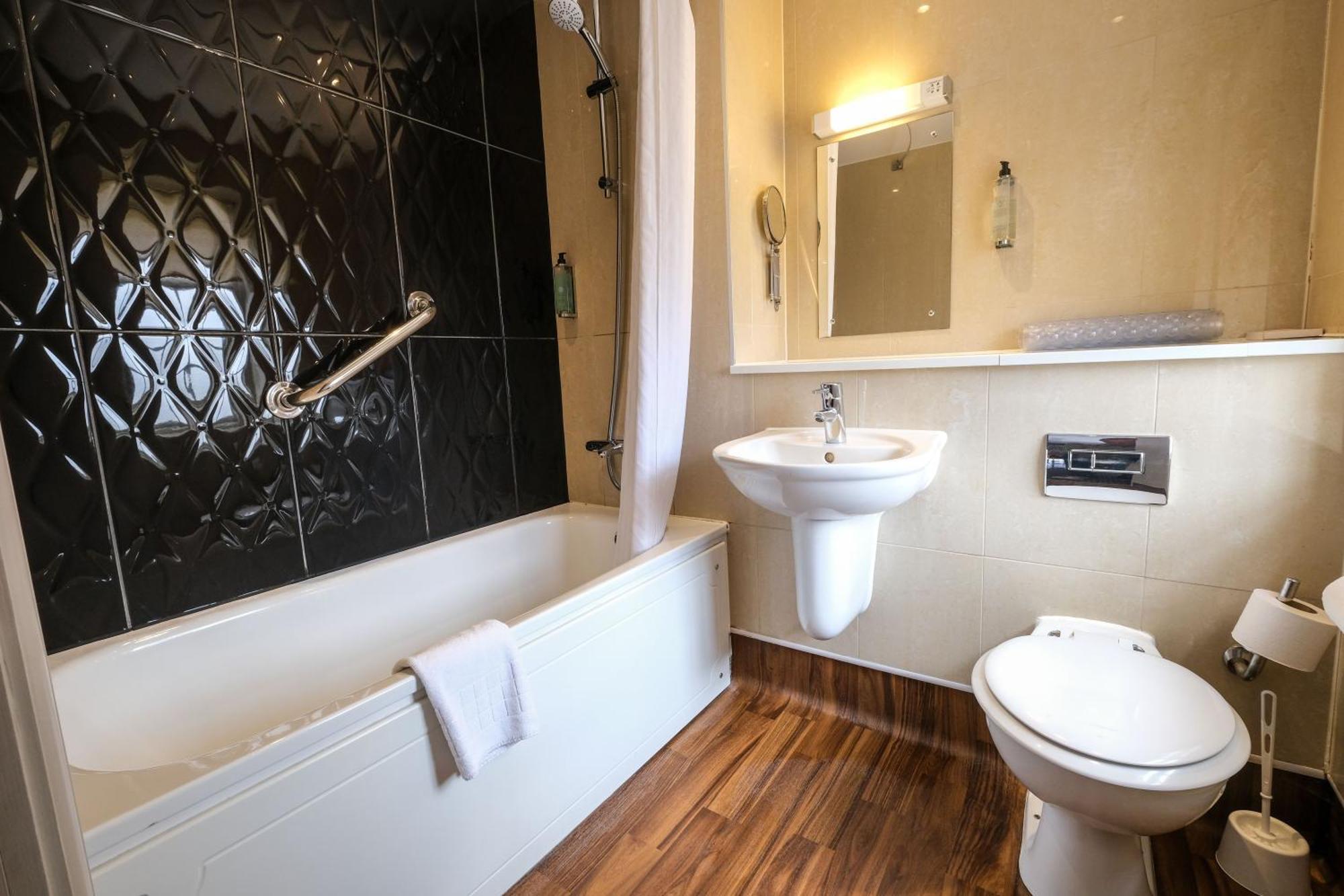 The Unicorn Hotel Wetherspoon ريبون المظهر الخارجي الصورة