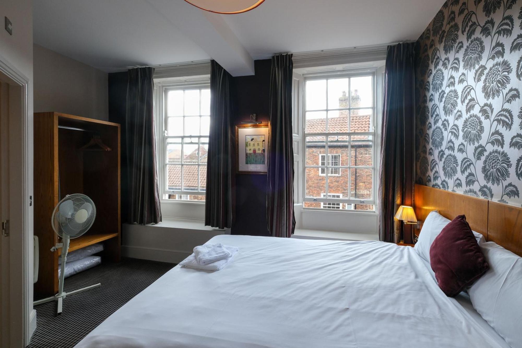 The Unicorn Hotel Wetherspoon ريبون المظهر الخارجي الصورة