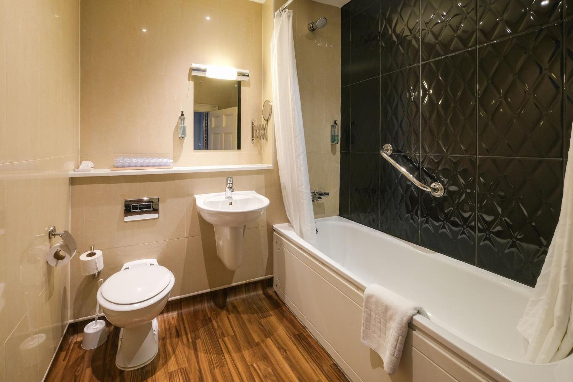 The Unicorn Hotel Wetherspoon ريبون المظهر الخارجي الصورة